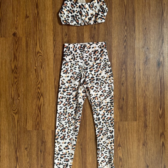 Beach Riot Pants - Beach Riot Sport Leopard Patterned High Waisted Leggings and Bra Set Size S